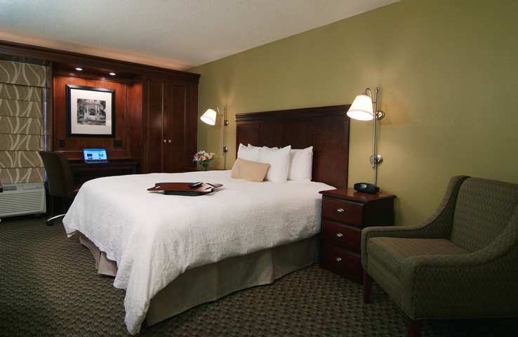 Wingate By Wyndham Charleston Coliseum Hotel Room photo